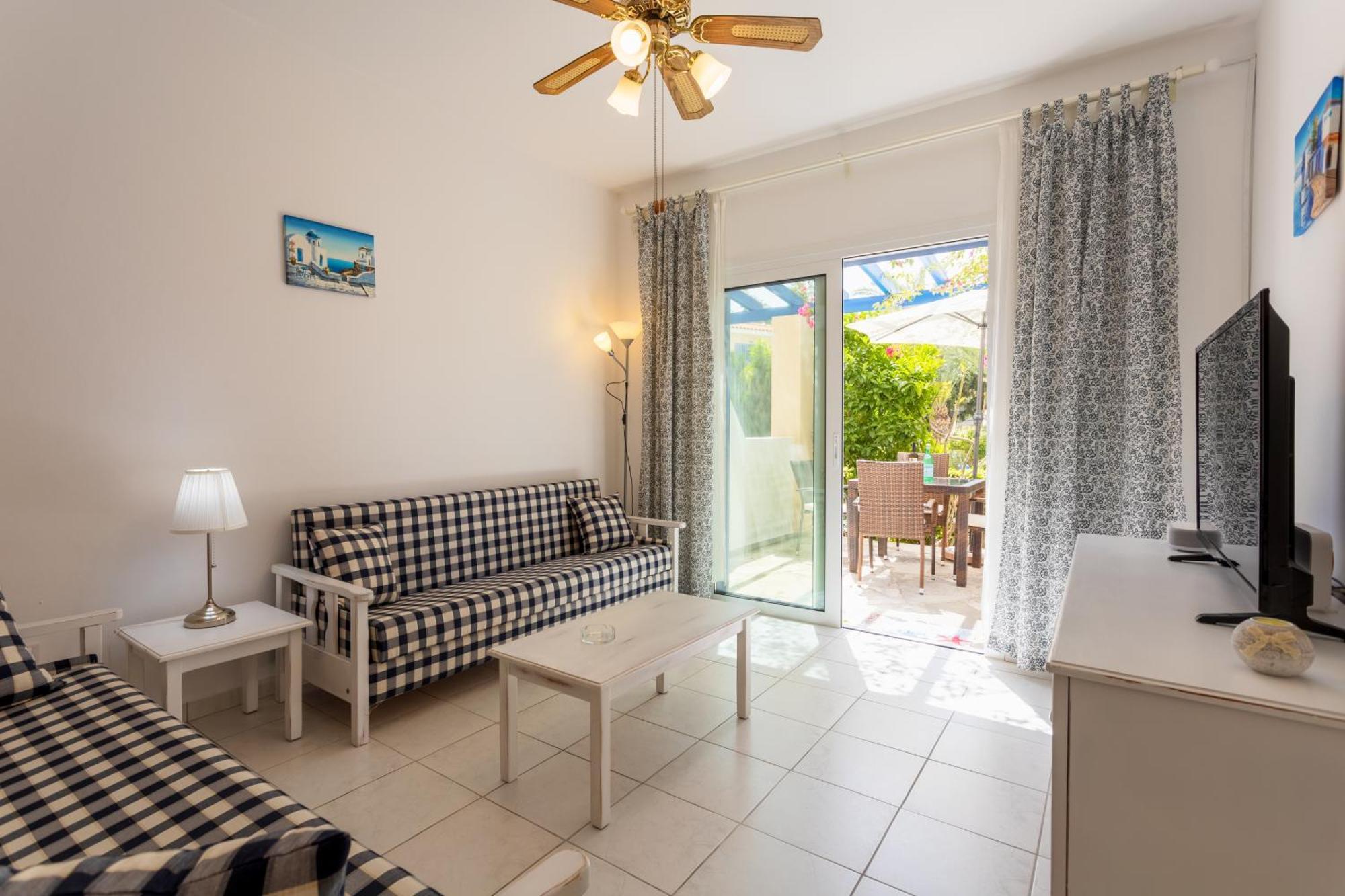 Regina Gardens Lovely Apartment Paphos Eksteriør billede