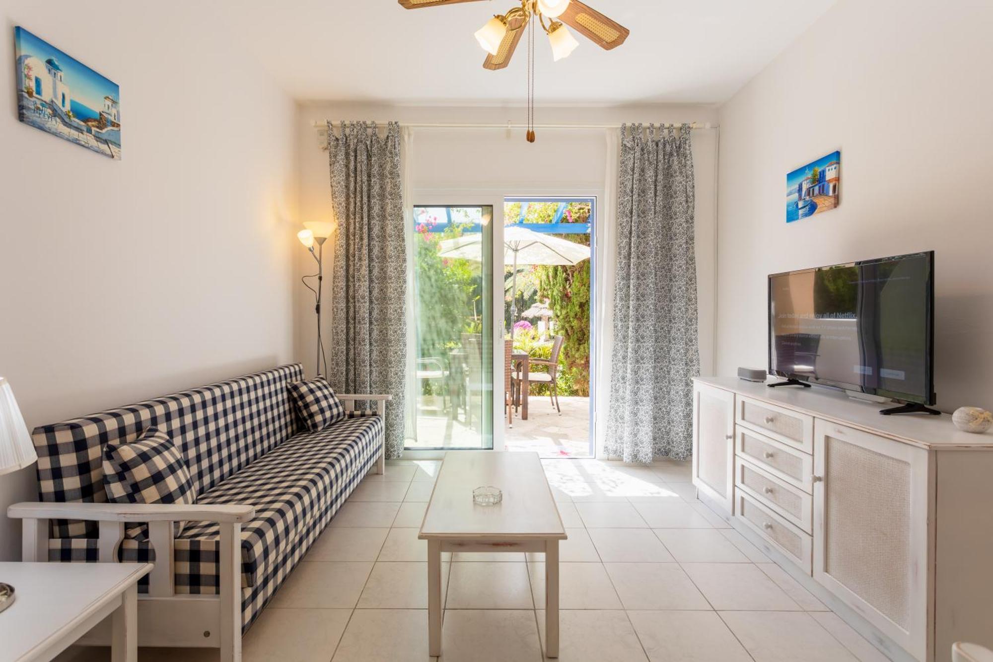 Regina Gardens Lovely Apartment Paphos Eksteriør billede